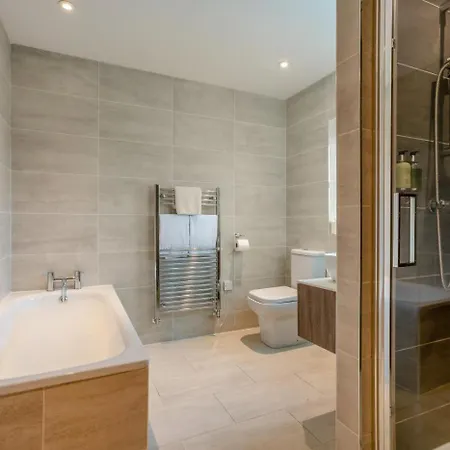 4 Bed In Catterick Oc-y33625 * Catterick Bridge